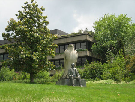 Calouste Gulbenkian Museum Statue