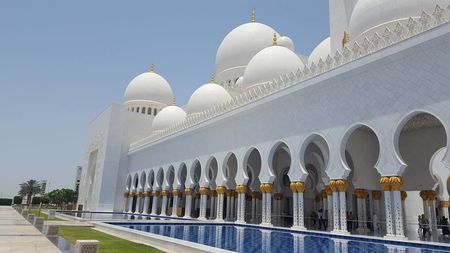 Sheikh Zayed Grand Mosque facade from the side